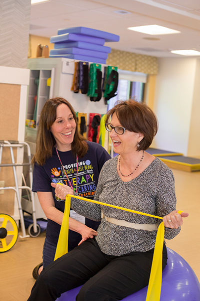 858A3970 Resident completing physical therapy excercises